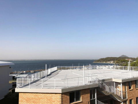 15 Dolphin Cove, 2 - 6 Government Rd - Stunning Penthouse With Views, Lift & Ducted Air Conditioning - Geraldton Accommodation 0