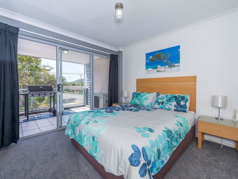 18 'Shoal Bay Beach Apartments' - Fantastic Air Conditioned Unit With A Pool & Lift - Geraldton Accommodation 2