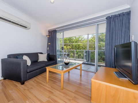 18 'Shoal Bay Beach Apartments' - Fantastic Air Conditioned Unit With A Pool & Lift - Geraldton Accommodation 3