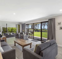 19 'Bay Parklands' 2 Gowrie Avenue - ground floor renovated unit with water views  WIFI - Geraldton Accommodation