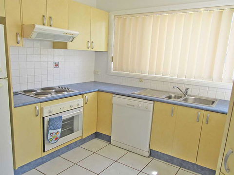 2 'Mahi Mahi', 5 Achilles Street - 3 Bedroom Between Shoal Bay And Little Beach - Geraldton Accommodation 3