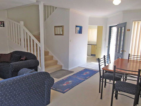 2 'Mahi Mahi', 5 Achilles Street - 3 Bedroom Between Shoal Bay And Little Beach - Geraldton Accommodation 2