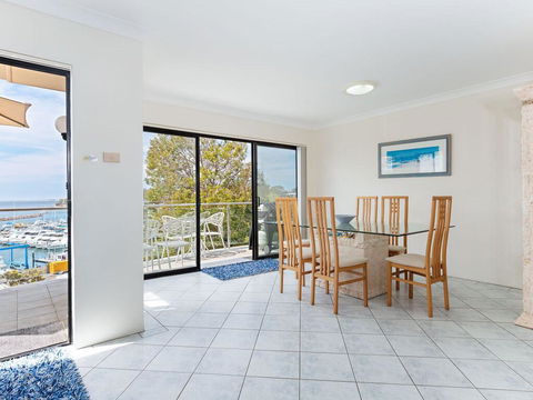2 'Paradiso', 4 Laman Street - Beautiful Unit With Stunning Water Views & Pool - Geraldton Accommodation 2