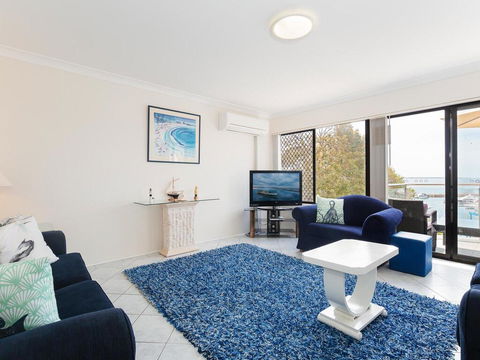 2 'Paradiso', 4 Laman Street - Beautiful Unit With Stunning Water Views & Pool - Geraldton Accommodation 3
