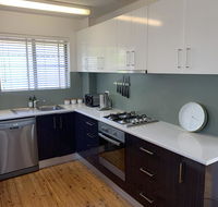 2 Bed Bar Beach Apartment - stroll to beach  cafes supermarket apartment 6 - Geraldton Accommodation