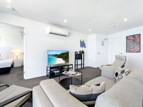 2 Bedroom Ocean View Apartment In Surfers Paradise - Geraldton Accommodation 1