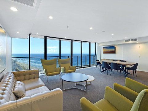 2 Bedroom Ocean View Apartment In Surfers Paradise - Geraldton Accommodation 3