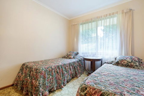 2 Water Crescent - Retro Haven - Geraldton Accommodation 1