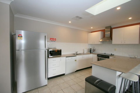 2/17 Jillamatong Street - Geraldton Accommodation 2