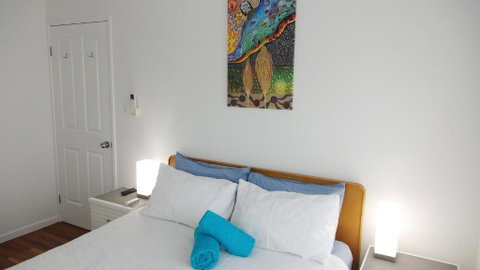 Beach Bliss, Private Bedroom, Private Lounge & Bathroom, Plus Netflix, Wifi - Geraldton Accommodation 1