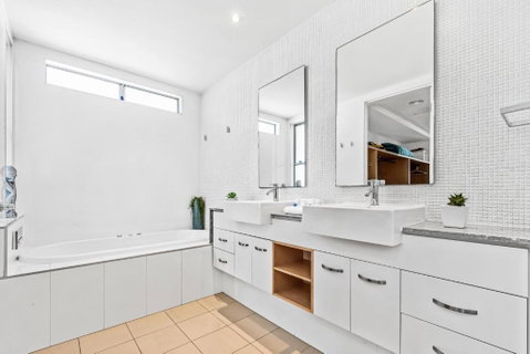 Beaches On Maroochy 1 Beach Parade - Geraldton Accommodation 4