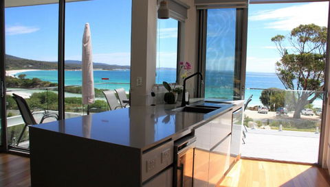 BEACHHOUSE BINALONG Luxury Waterfront Holiday House At Bay Of Fires - Geraldton Accommodation 2