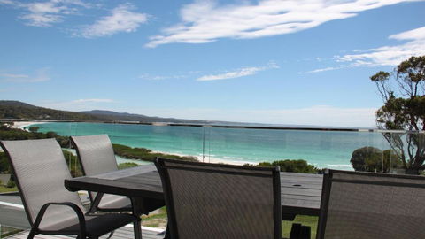 BEACHHOUSE BINALONG Luxury Waterfront Holiday House At Bay Of Fires - Geraldton Accommodation 1