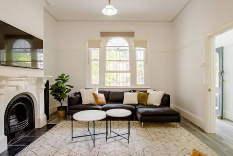 Beautiful & Ultra Convenient 4-bdrm Terrace - Geraldton Accommodation 0