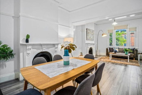 Beautiful & Ultra Convenient 4-bdrm Terrace - Geraldton Accommodation 4