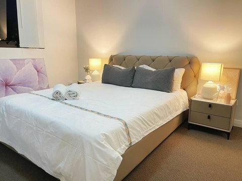 Beautiful Modern Massive 3 BR APT In Rosebery - Geraldton Accommodation 3