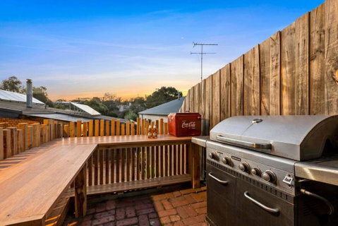 Beachside Weekender Retreat With Spa Sleeps 11-13 - Geraldton Accommodation 3