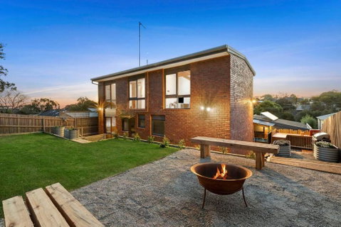 Beachside Weekender Retreat With Spa Sleeps 11-13 - Geraldton Accommodation 0