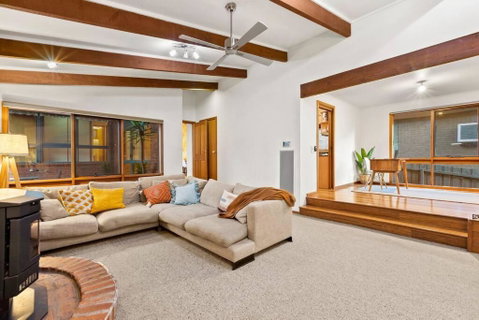 Beachside Weekender Retreat With Spa Sleeps 11-13 - Geraldton Accommodation 2