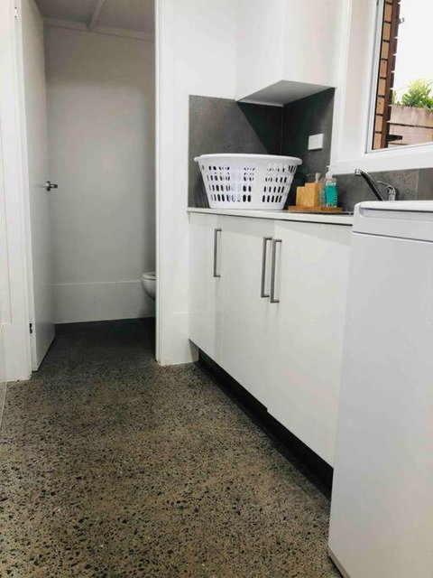 Beach Life - 3 Bedroom Duplex, 80 Steps To Mermaid Beach - Geraldton Accommodation 4