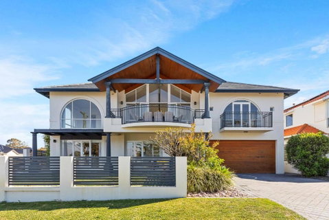 Beachfront Family Favourite Home With Pool & Views - Geraldton Accommodation 3
