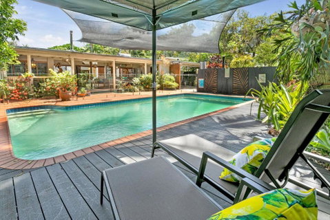 Belle Escapes Tropical Haven Holiday Home Palm Cove - Geraldton Accommodation 3
