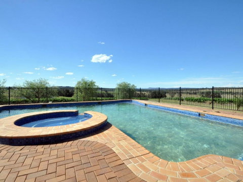 Beggars Bridge Vineyard Homestead With Pool And Tennis - Geraldton Accommodation 0