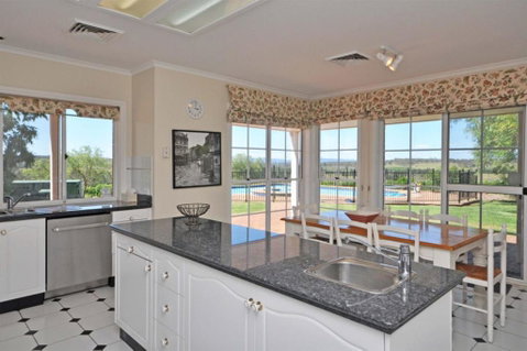 Beggars Bridge Vineyard Homestead With Pool And Tennis - Geraldton Accommodation 3