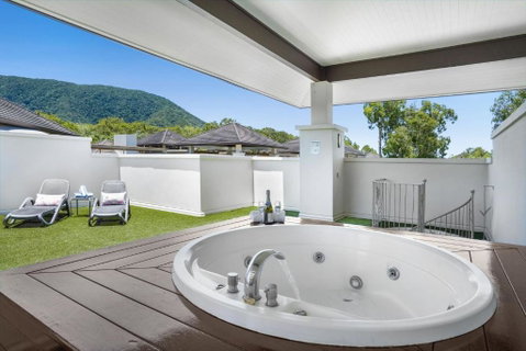 Belle Escapes 417 Penthouse Luxury Suite In Palm Cove - Geraldton Accommodation 1