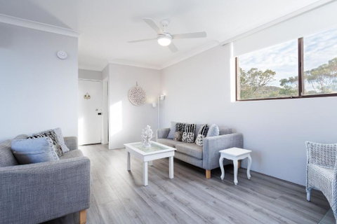 Bellevue, 7 4 Donald Street - Renovated Unit With Air Con And Wi-Fi With Views & Central To CBD - Geraldton Accommodation 1