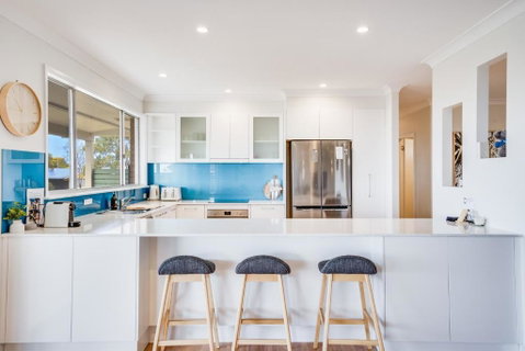 Becker Bliss - Ocean Views, 5 Bedrooms, Sleeps 12 - Geraldton Accommodation 3