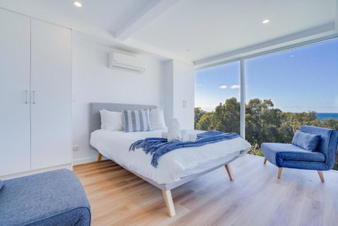 Becker Bliss - Ocean Views, 5 Bedrooms, Sleeps 12 - Geraldton Accommodation 4