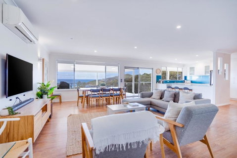 Becker Bliss - Ocean Views, 5 Bedrooms, Sleeps 12 - Geraldton Accommodation 2