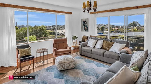 Bermagui Breeze Holiday House 5 Bedroom 18-20 Mumbulla Street - Bermagui - Geraldton Accommodation 0