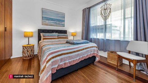Bermagui Breeze Holiday House 5 Bedroom 18-20 Mumbulla Street - Bermagui - Geraldton Accommodation 4