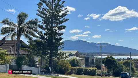 Bermagui Breeze Holiday House 5 Bedroom 18-20 Mumbulla Street - Bermagui - Geraldton Accommodation 1