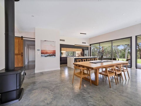 Black Cockatoo Retreat - Acreage Only Minutes From Dunsborough Town & Yallingup Beach - Geraldton Accommodation 0
