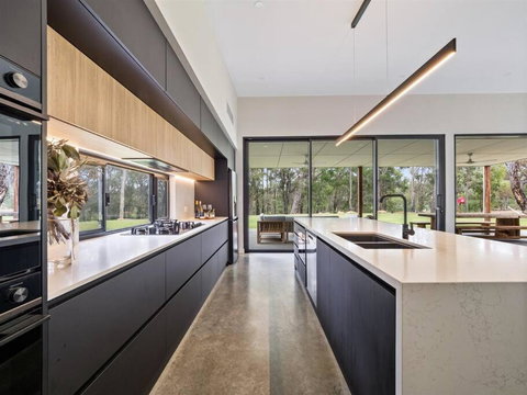 Black Cockatoo Retreat - Acreage Only Minutes From Dunsborough Town & Yallingup Beach - Geraldton Accommodation 3