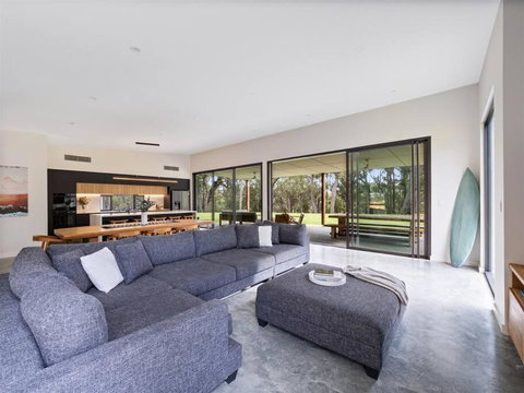 Black Cockatoo Retreat - Acreage Only Minutes From Dunsborough Town & Yallingup Beach - Geraldton Accommodation 1