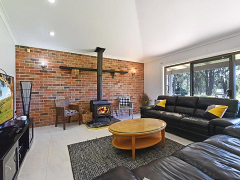 Blaxlands Homestead - Nothing Is Closer Opposite Hope Estate With Wifi And Pool Plus Fireplace - Geraldton Accommodation 1