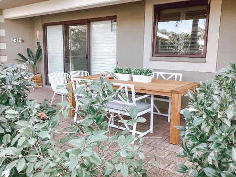 Carindale, 10,19 Dowling Street - Ground Floor Unit Close To Pool And Tennis Court, Wi-Fi, Foxtel, Linen And Bed Making Supplied - Geraldton Accommodation 4