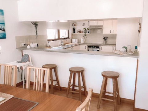 Carindale, 10,19 Dowling Street - Ground Floor Unit Close To Pool And Tennis Court, Wi-Fi, Foxtel, Linen And Bed Making Supplied - Geraldton Accommodation 2