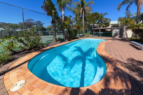 Carindale, 10,19 Dowling Street - Ground Floor Unit Close To Pool And Tennis Court, Wi-Fi, Foxtel, Linen And Bed Making Supplied - Geraldton Accommodation 0