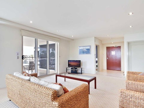 Carrington, 8 15 Government Road - Spacious Unit With Air Conditioning, Lift, Secure Parking And Close To Town - Geraldton Accommodation 3