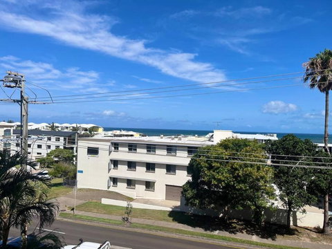 BYO Kids! Family Unit In The Heart Of Kings Beach - Geraldton Accommodation 0