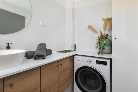 CANAL7-ON THE MOOLOOLABA CANAL! - Geraldton Accommodation 4