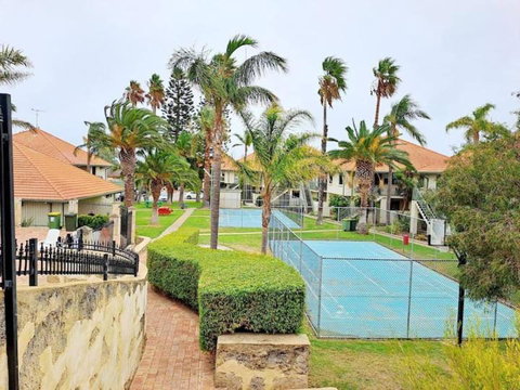 Carras Loft Villa Near The Sea Sleeps 5 - Geraldton Accommodation 1