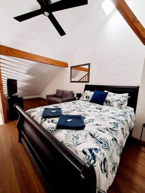 Carras Loft Villa Near The Sea Sleeps 5 - Geraldton Accommodation 3