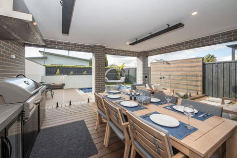 Casa De Praia Luxe Retreat With Heated Pool, Walk To Beach And Golf - Geraldton Accommodation 4