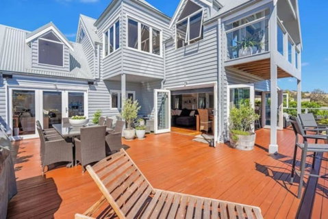 Casa Con Vista Luxury Waterfront Home, Sleeps 10 - Geraldton Accommodation 1
